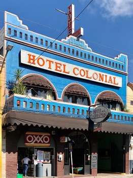 www.hotelcolonialags.com