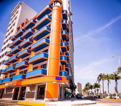 www.hotelcandilejasplaya.com