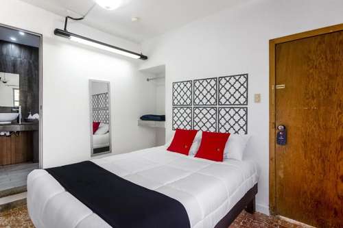 www.lacoleccionhotel.com