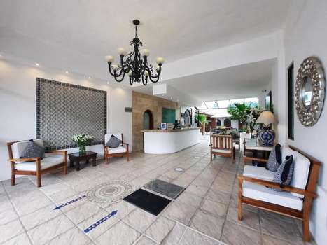 www.suitesmarelena.com