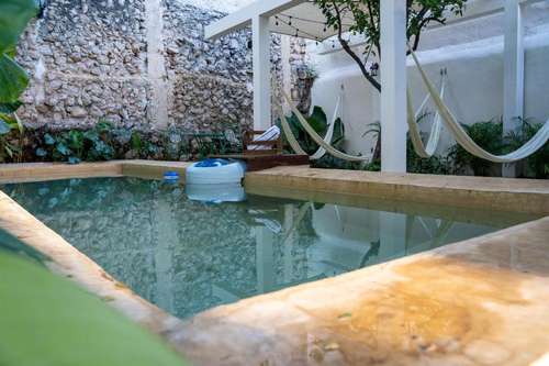 www.casagarzahostal.com