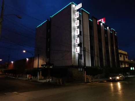 www.hotelduque.com.mx