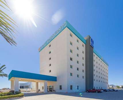 www.hotelaeropuertoloscabos.com