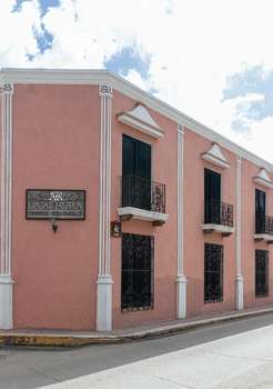www.hotellaaurora.com