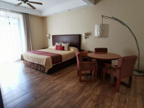 www.hotelgillow.com