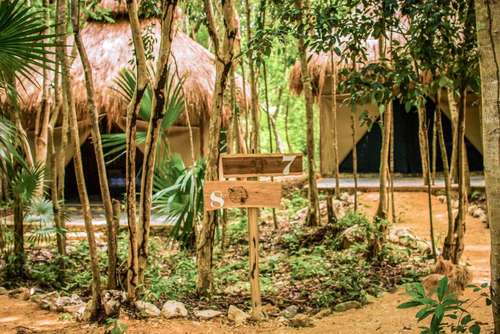 www.akumalnaturaglamping.com