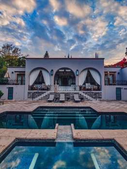 www.hotelcasacien.com