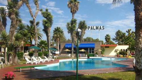 www.laspalmasmidwayinn.com