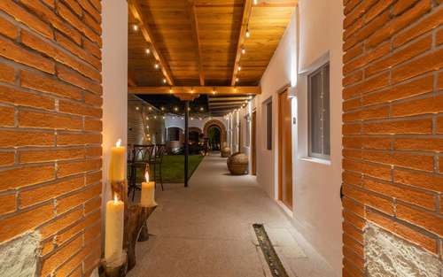 www.casadelosarcos.com.mx