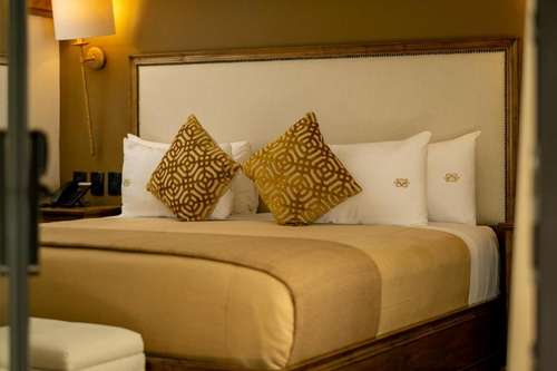www.theessentiahotel.com