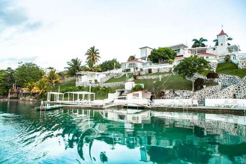 www.lagunabacalarhotel.com