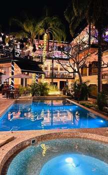 www.hoteladobe.com