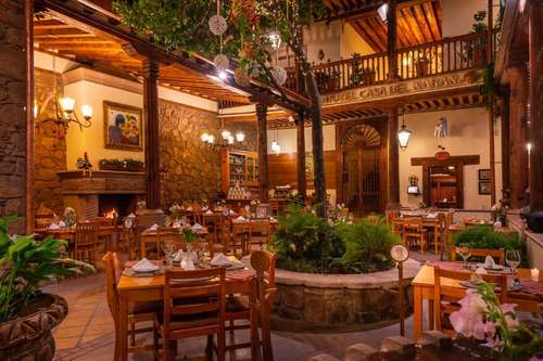 www.hotelcasadelnaranjo.com