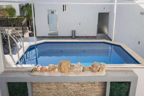www.hotelnuevobernal.com