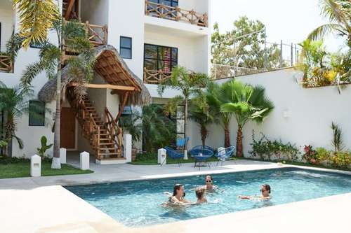 www.puntamitasurflodge.com