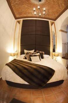www.hotelfk.com