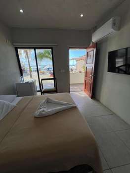 www.cuxoshotel.com