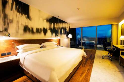 www.krystal-hotels.com