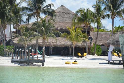 www.amaitehotelholbox.com