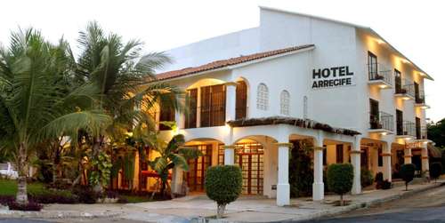 www.hotelarrecifehuatulco.com
