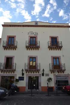 www.hotelcasasantalucia.com