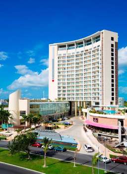 www.krystalurban-cancun.com