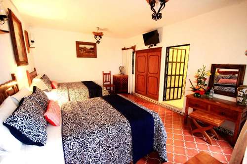 www.hotelmesondelrosario.com