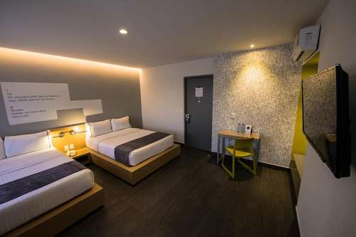www.hotelperlacentral.com