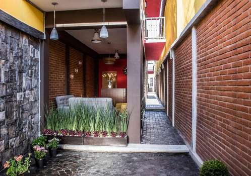 www.hotelcasaaurora.com