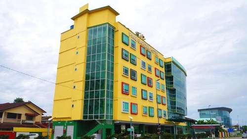 www.pinegardenkuching.com
