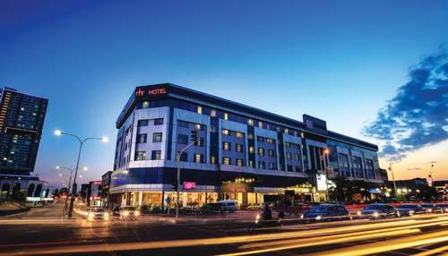 www.rhrhotelkajang.com