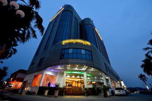 www.puteriinternationalhotel.com