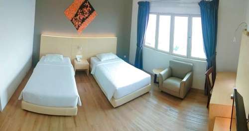 www.summithotelbp.com