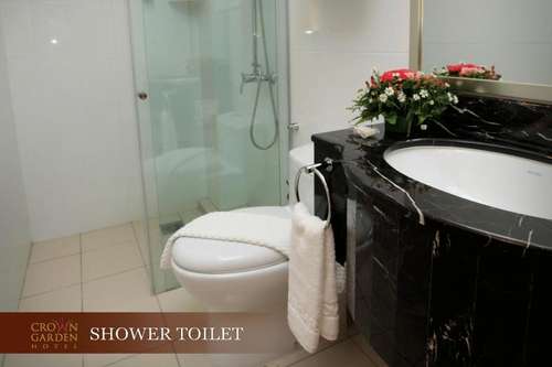 www.crowngardenhotel.com