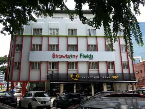 www.hotelstrawberryfields.com