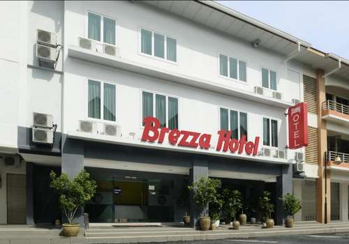 www.brezzahotel.com