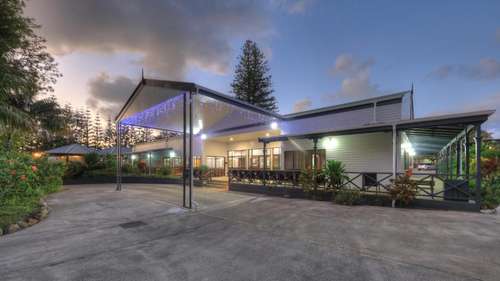 www.paradisehotelnorfolk.com