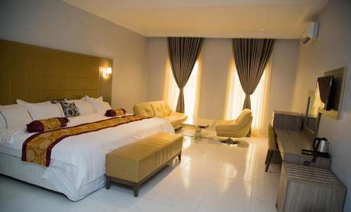www.maxbehotel.com