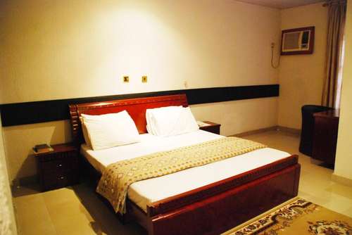 www.royaltyhotels.com