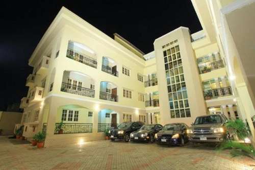 www.apartmentroyale.com
