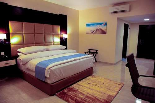 www.rollacehotel.com