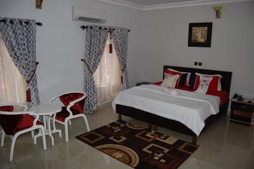 www.nuecresthotel.com