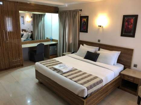 www.lekkiwatersidehotel.com