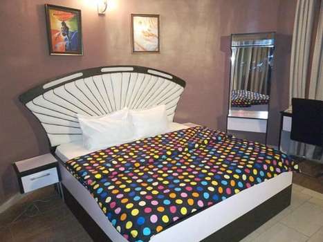 www.royalviewhotellagos.com