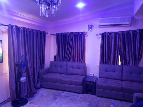www.ellandbeesuites.com