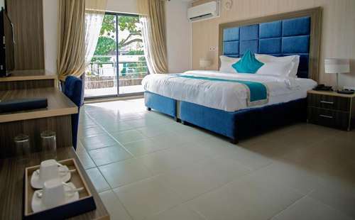 www.rivierasuitesng.com