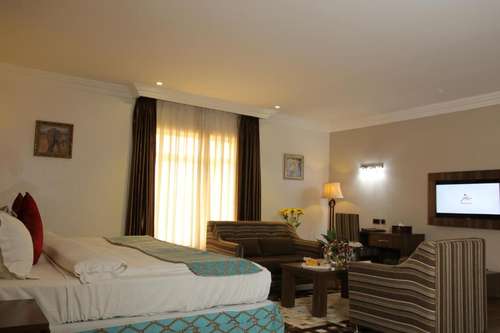 www.grandpelahotels.com