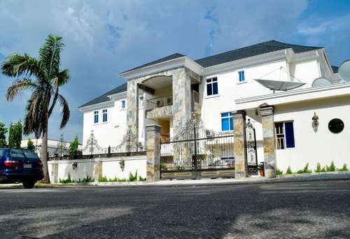 www.caledoniansuites.com