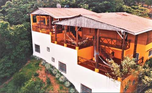 www.buena-onda-backpackers.com
