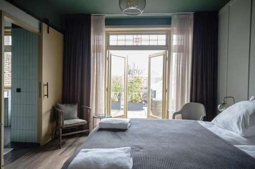 www.mrlewishotels.com